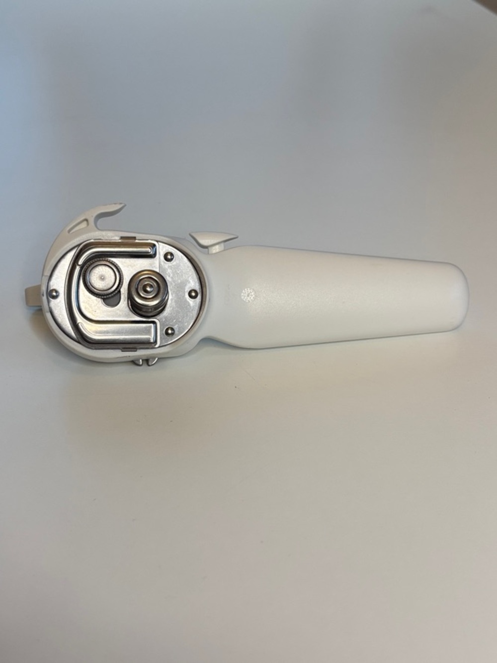 Pampered Chef White Can Opener Smooth edge on can